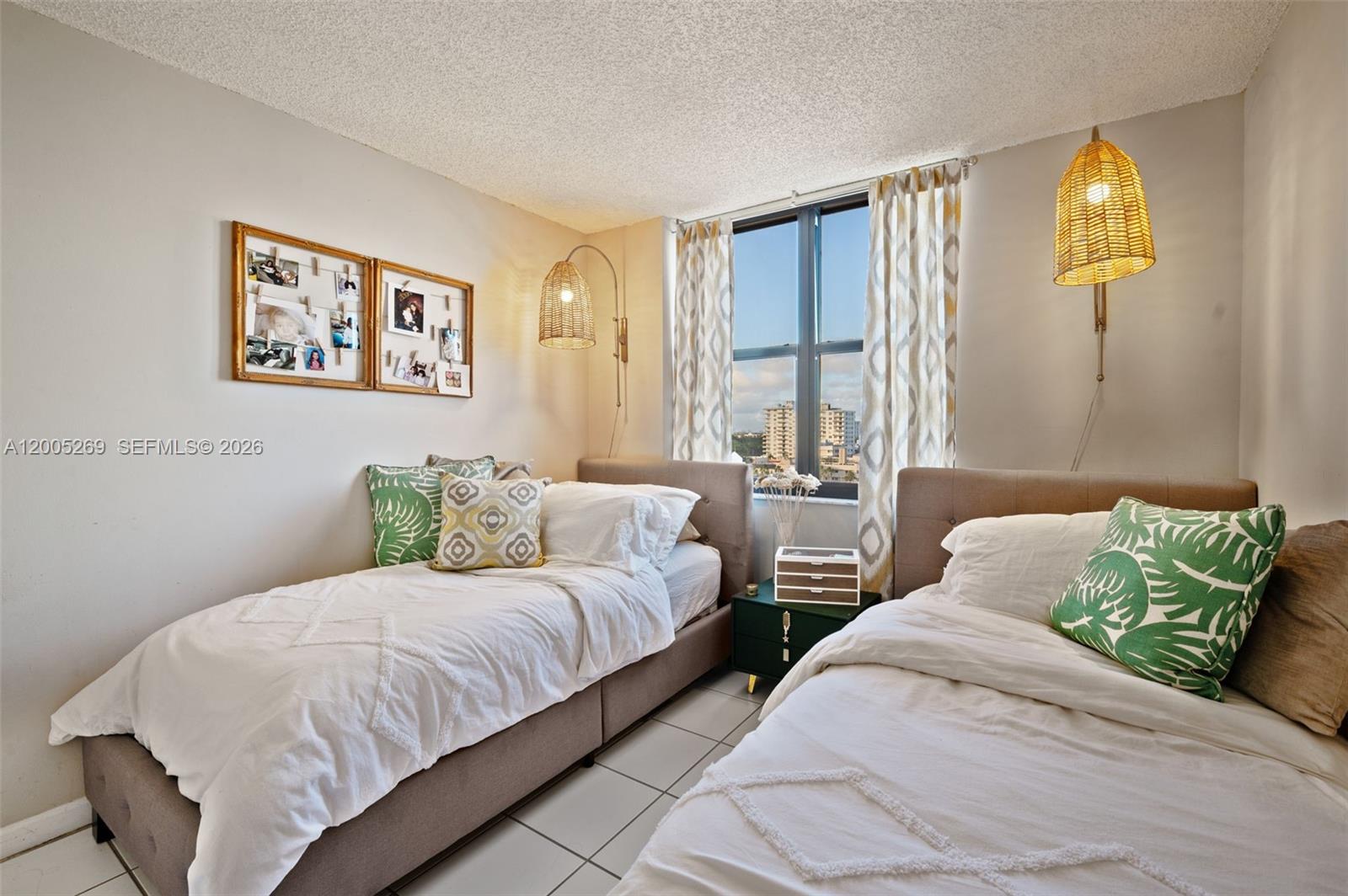 2555 Collins Ave # 1002