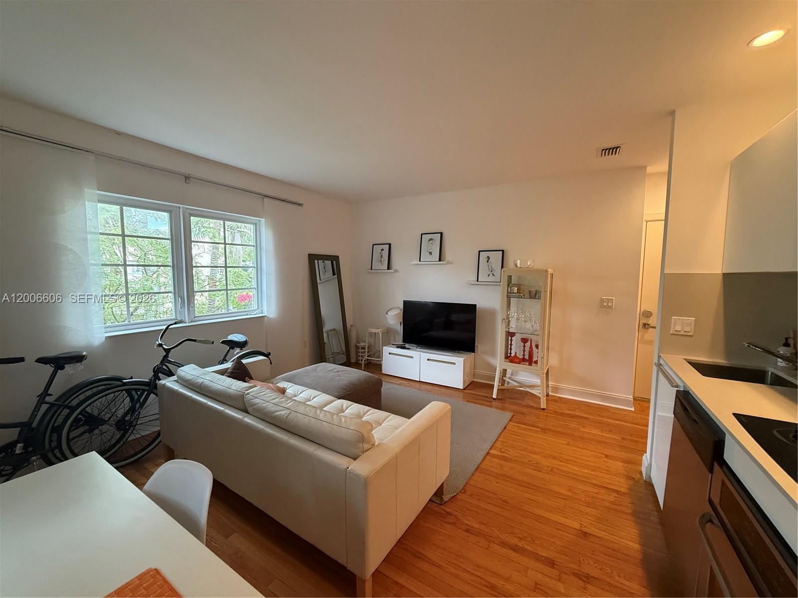 1410 Euclid Ave # 6