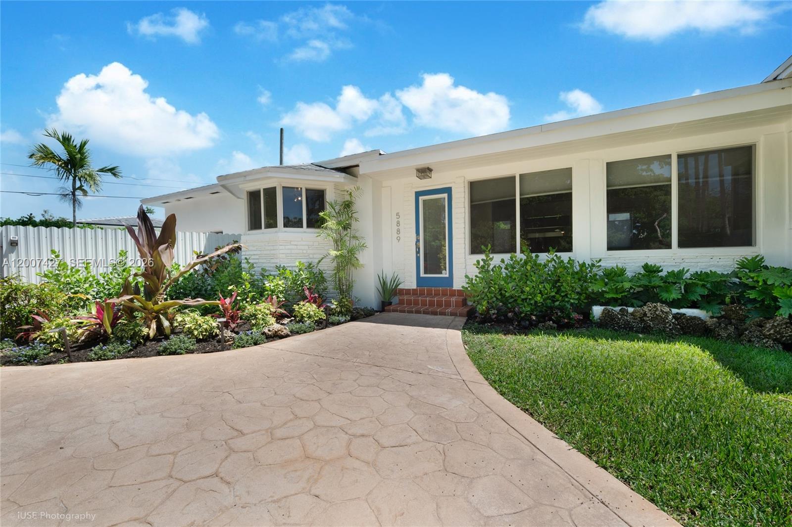 5889 Devonshire Blvd