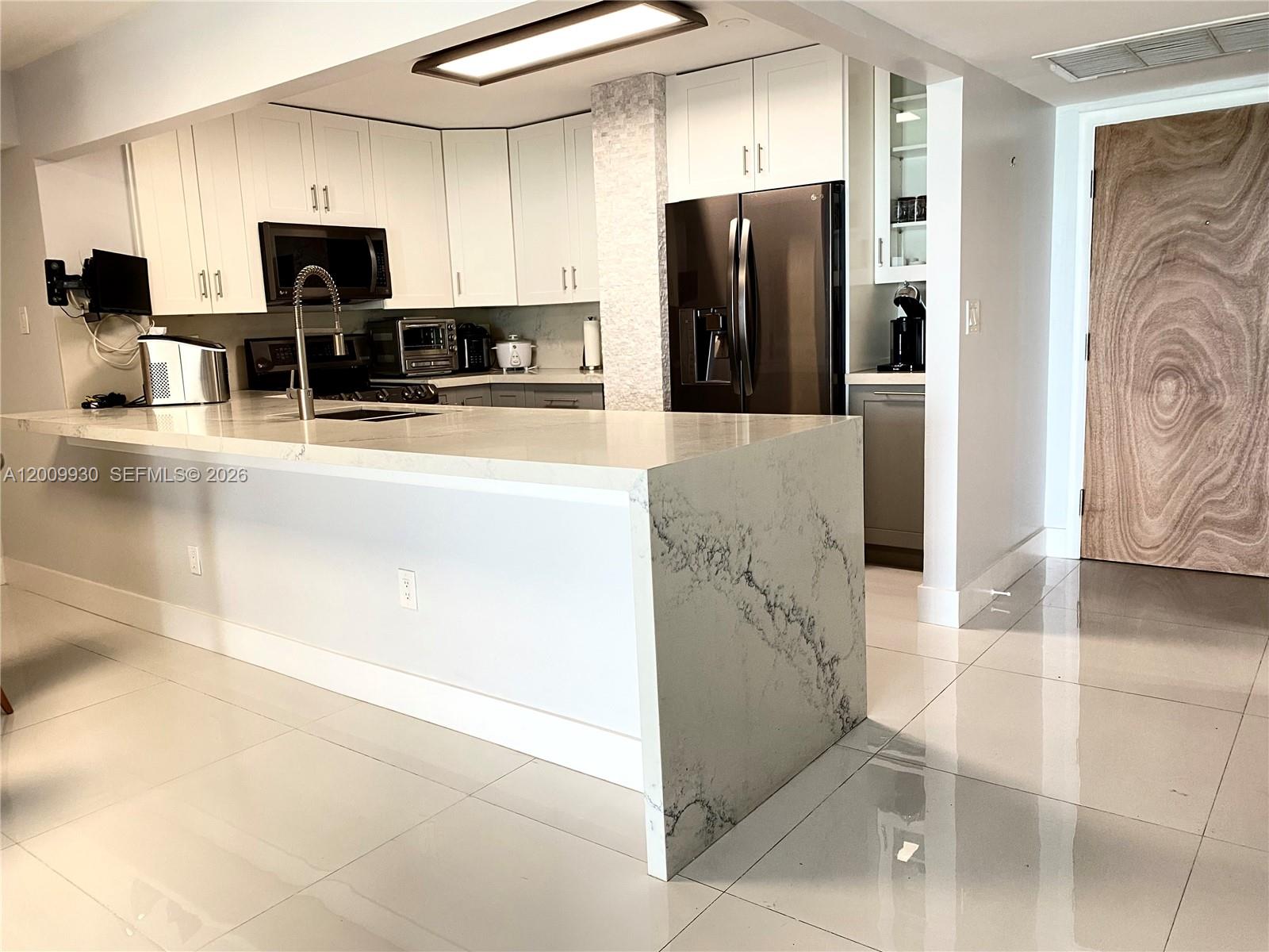 6450 Collins Ave # 1004