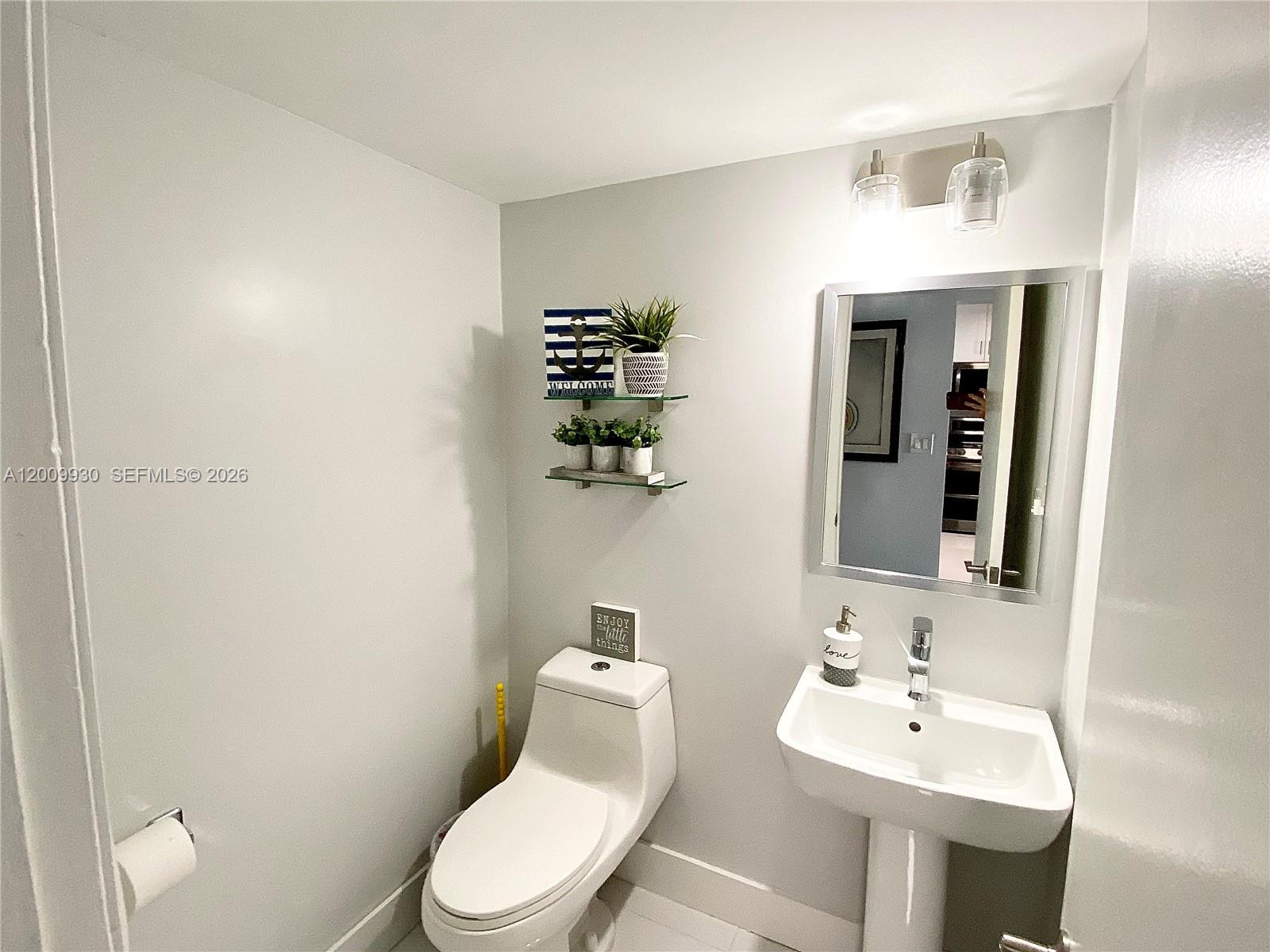 6450 Collins Ave # 1004