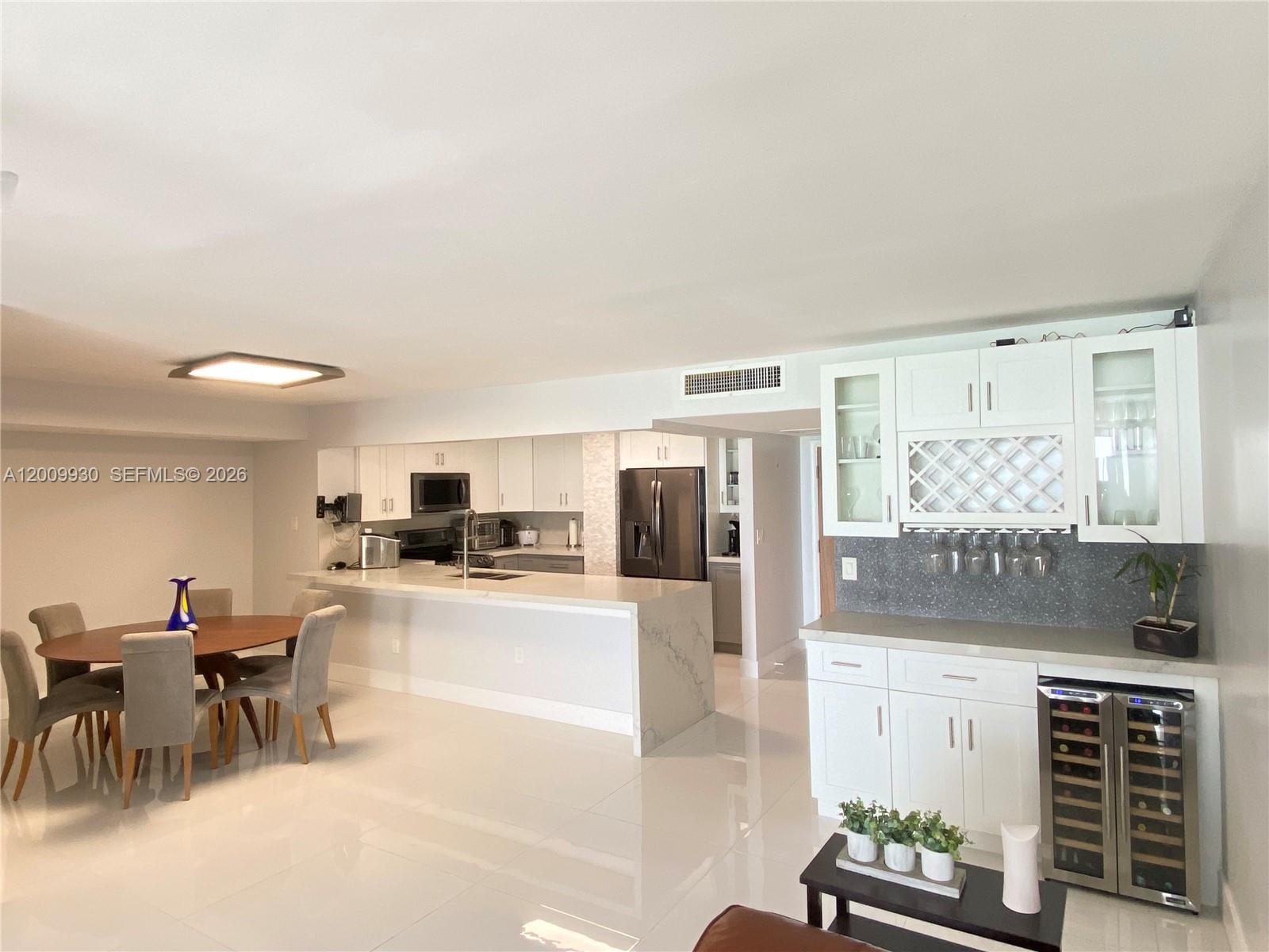 6450 Collins Ave # 1004