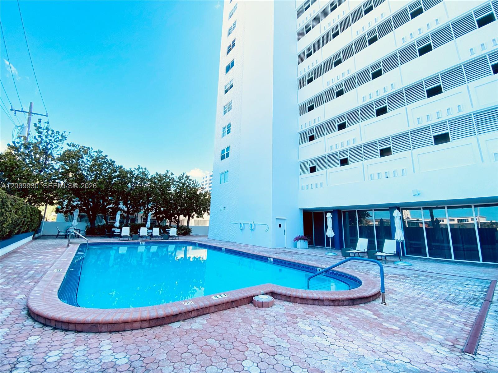6450 Collins Ave # 1004