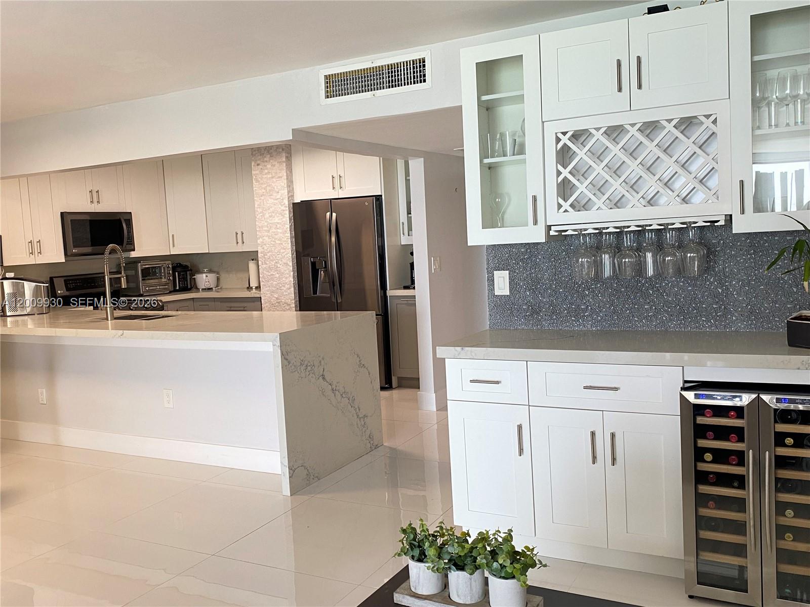 6450 Collins Ave # 1004