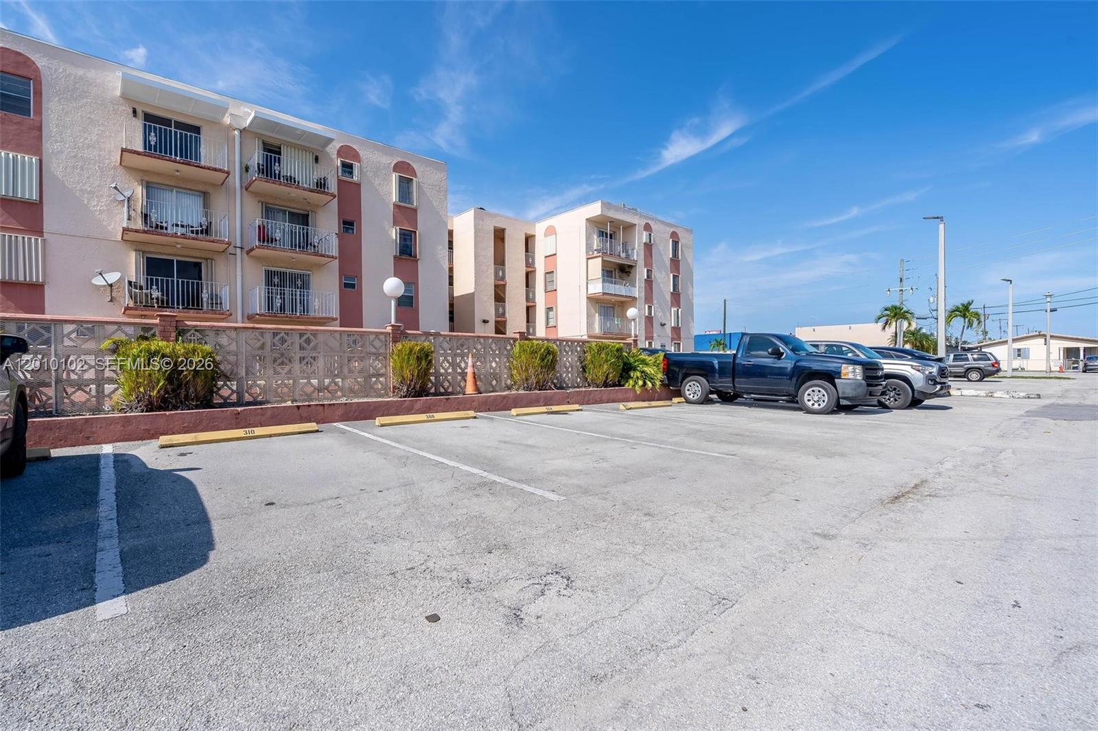 6820 W Flagler St # 310