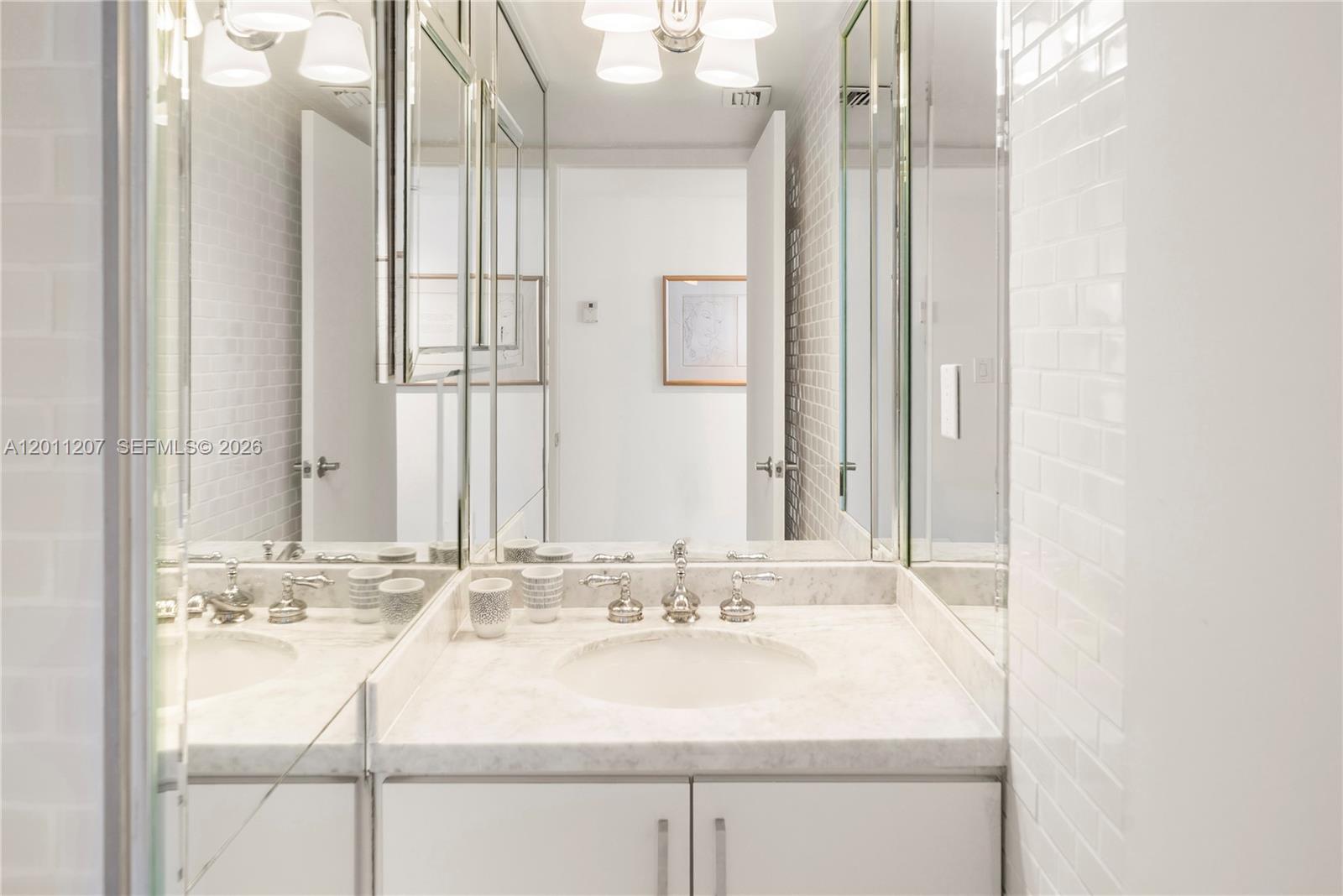 2555 Collins Ave # 2014