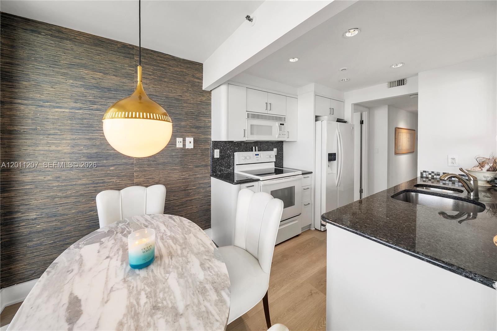 2555 Collins Ave # 2014
