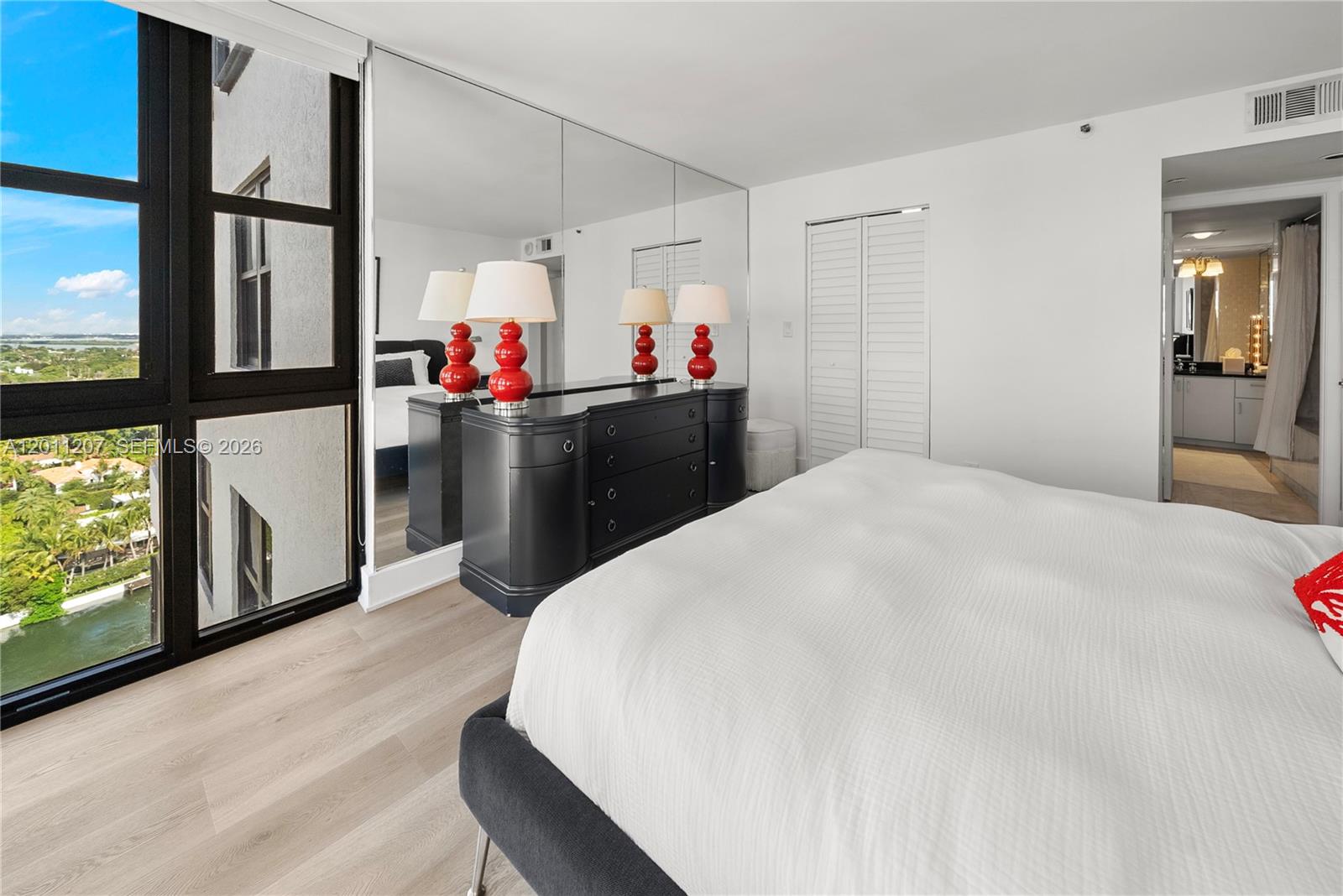 2555 Collins Ave # 2014