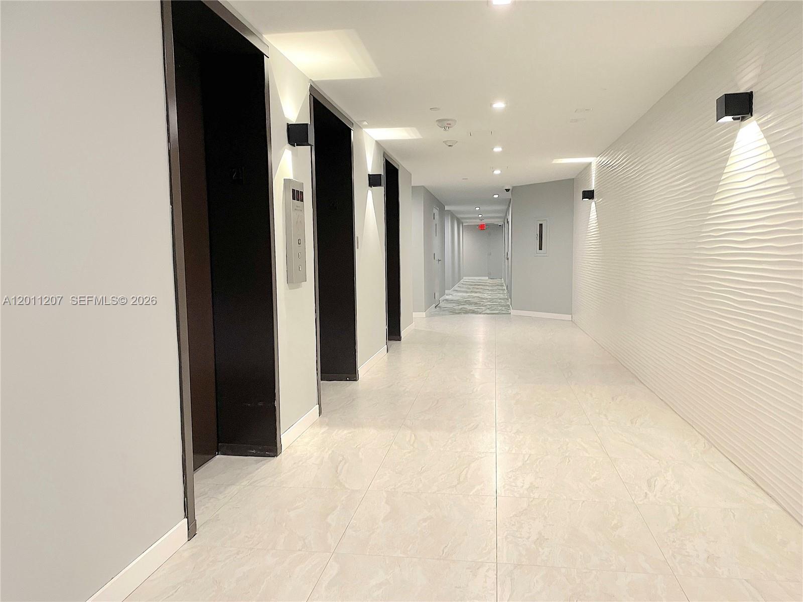 2555 Collins Ave # 2014