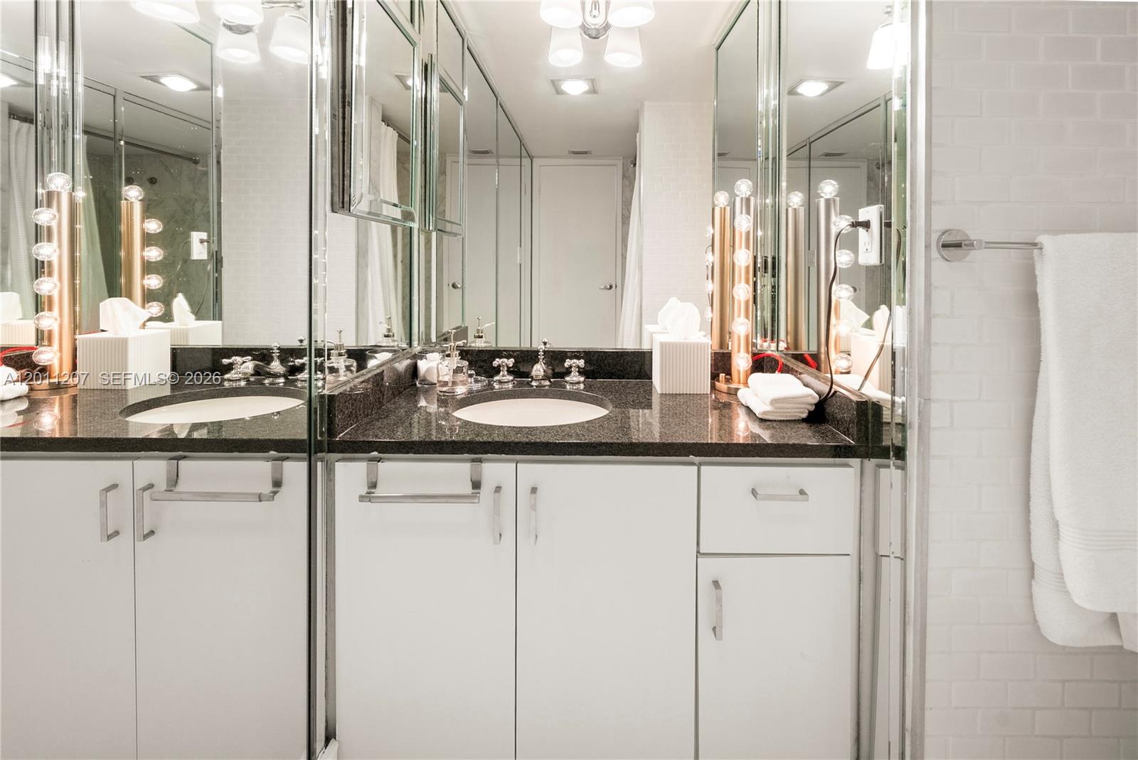 2555 Collins Ave # 2014