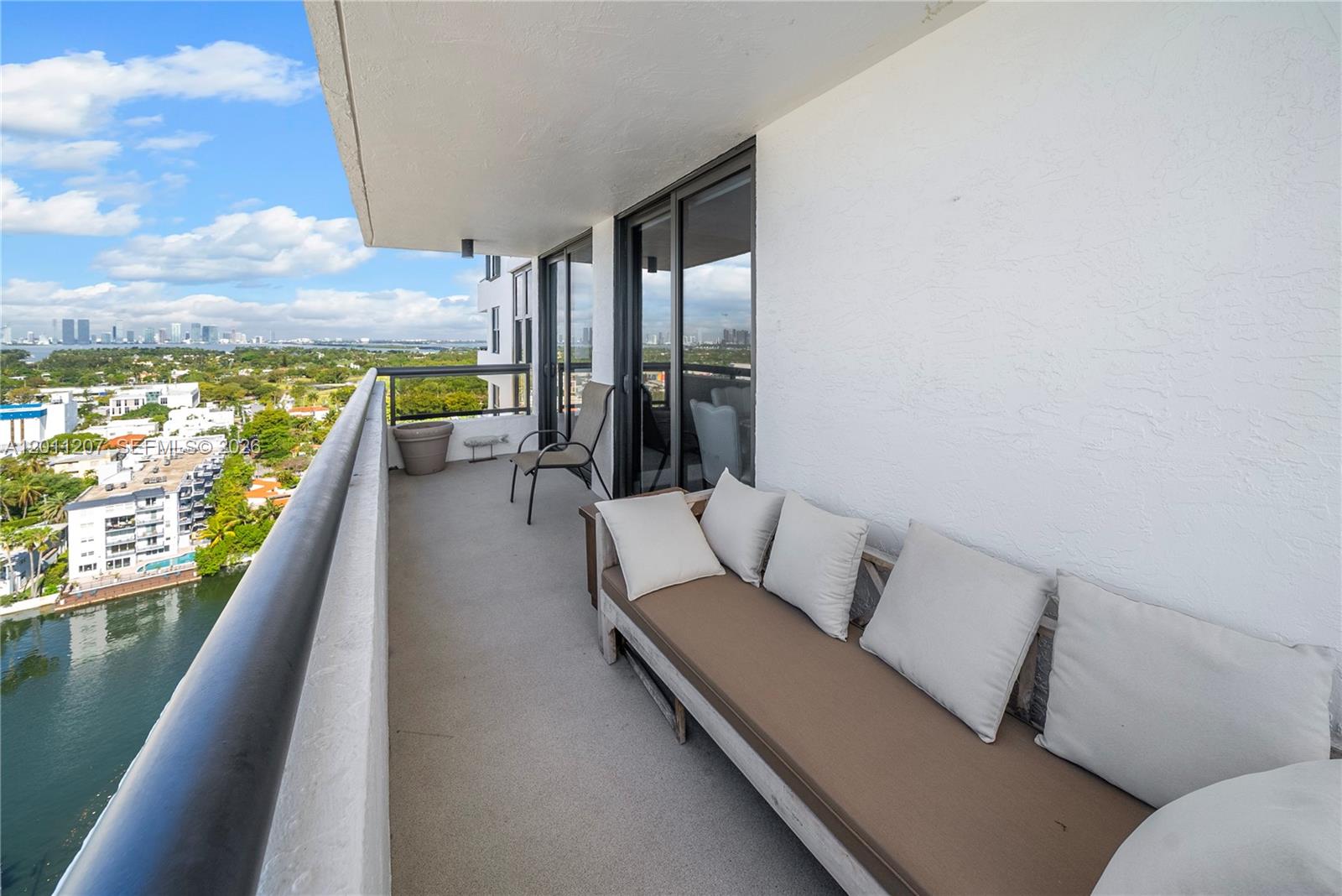 2555 Collins Ave # 2014