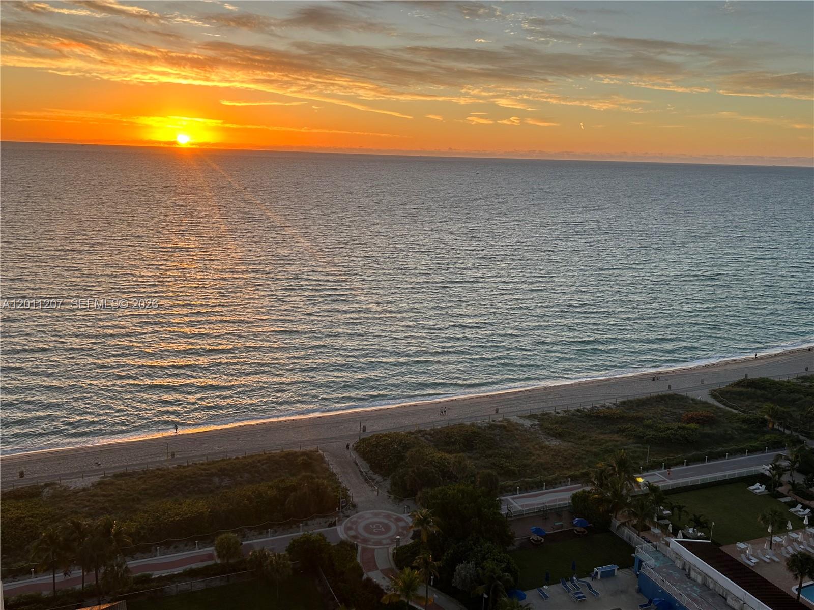 2555 Collins Ave # 2014