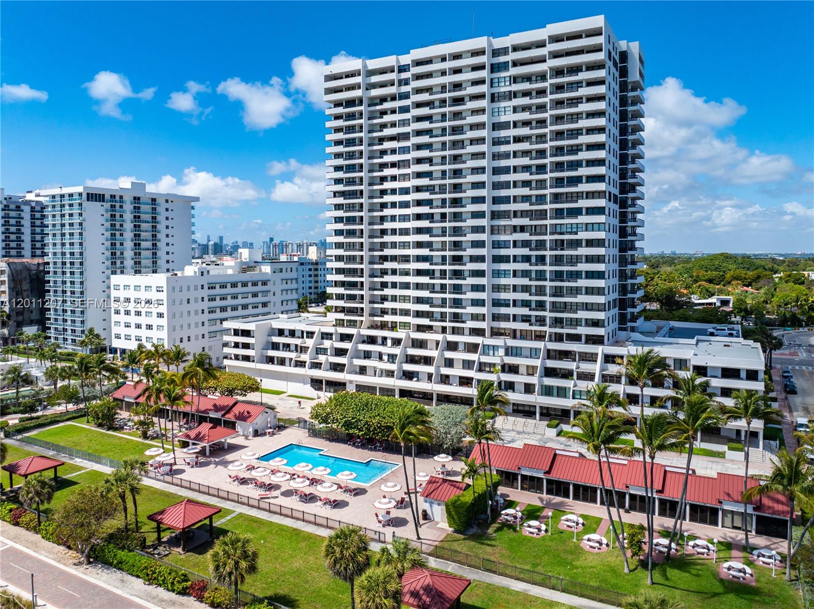 2555 Collins Ave # 2014