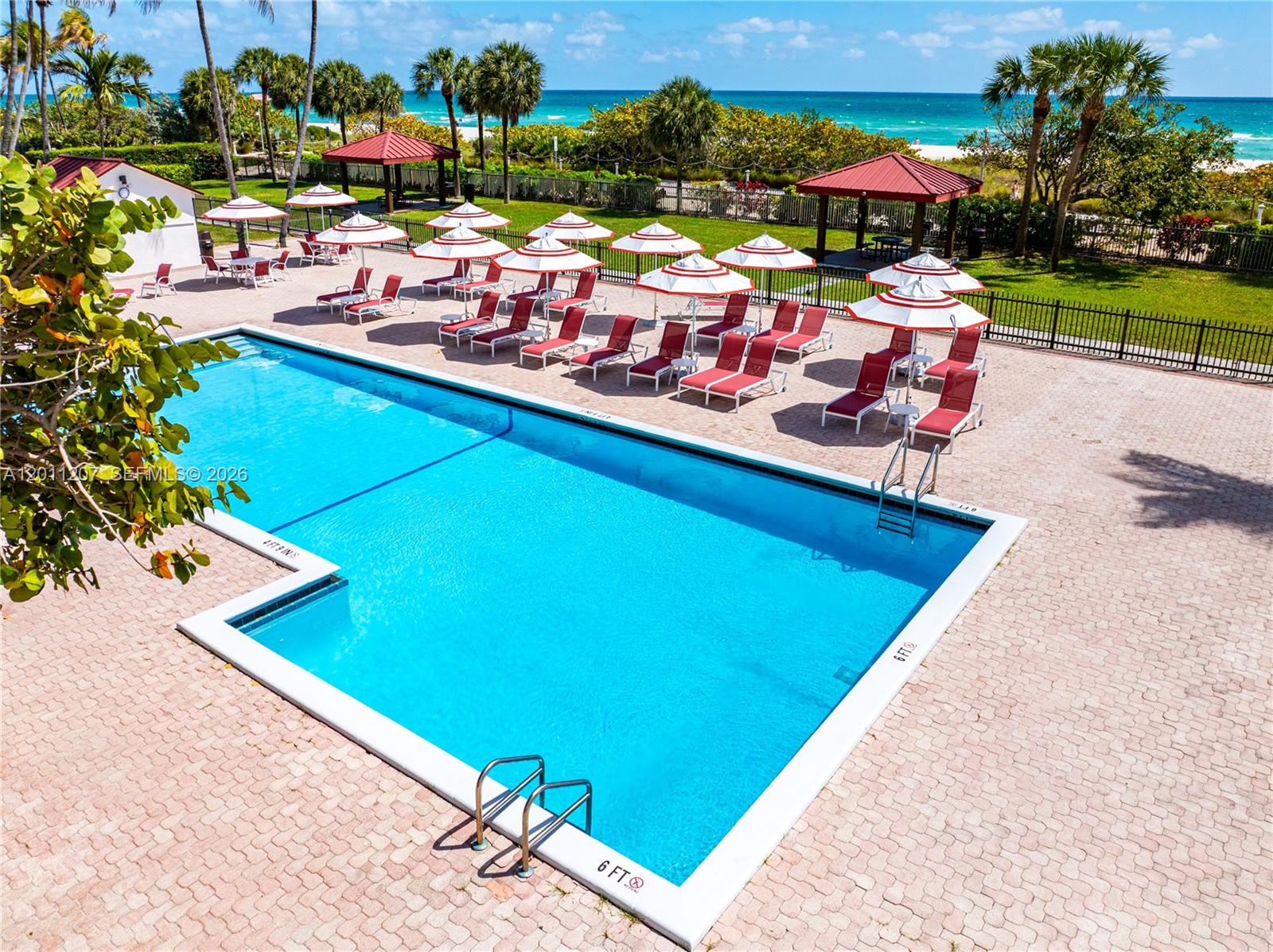 2555 Collins Ave # 2014