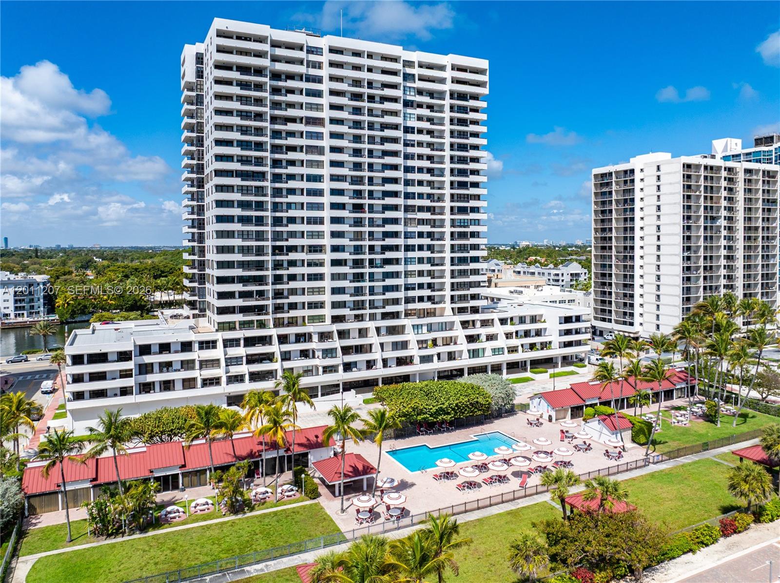 2555 Collins Ave # 2014