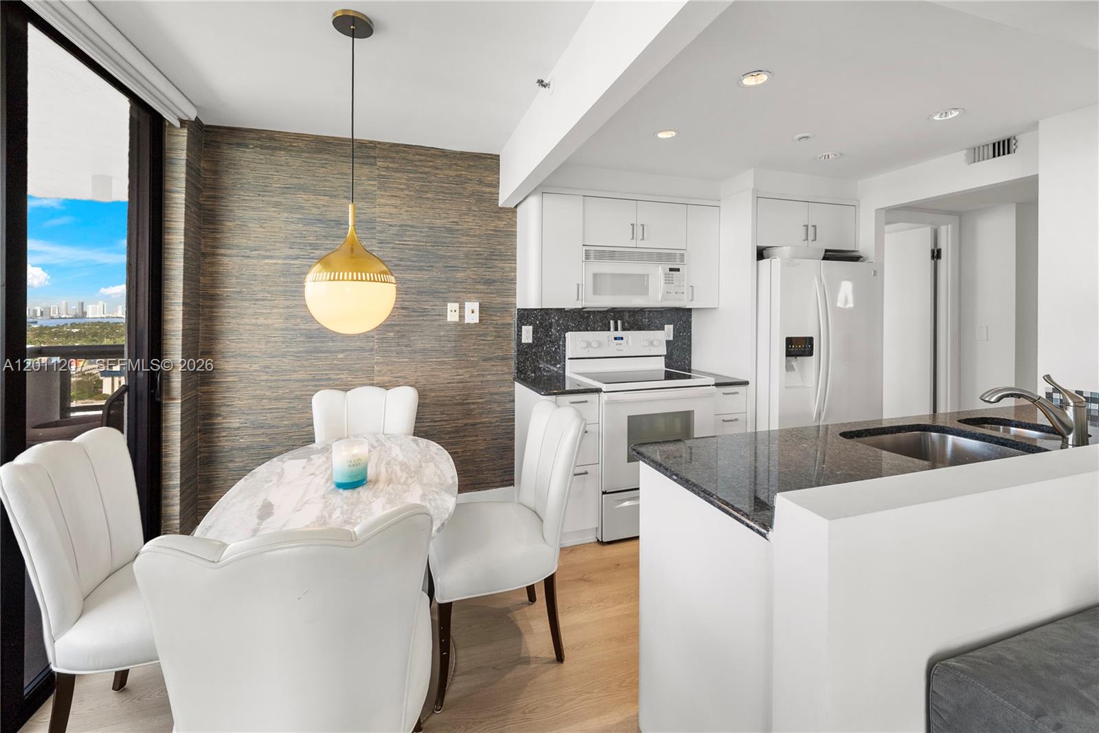 2555 Collins Ave # 2014
