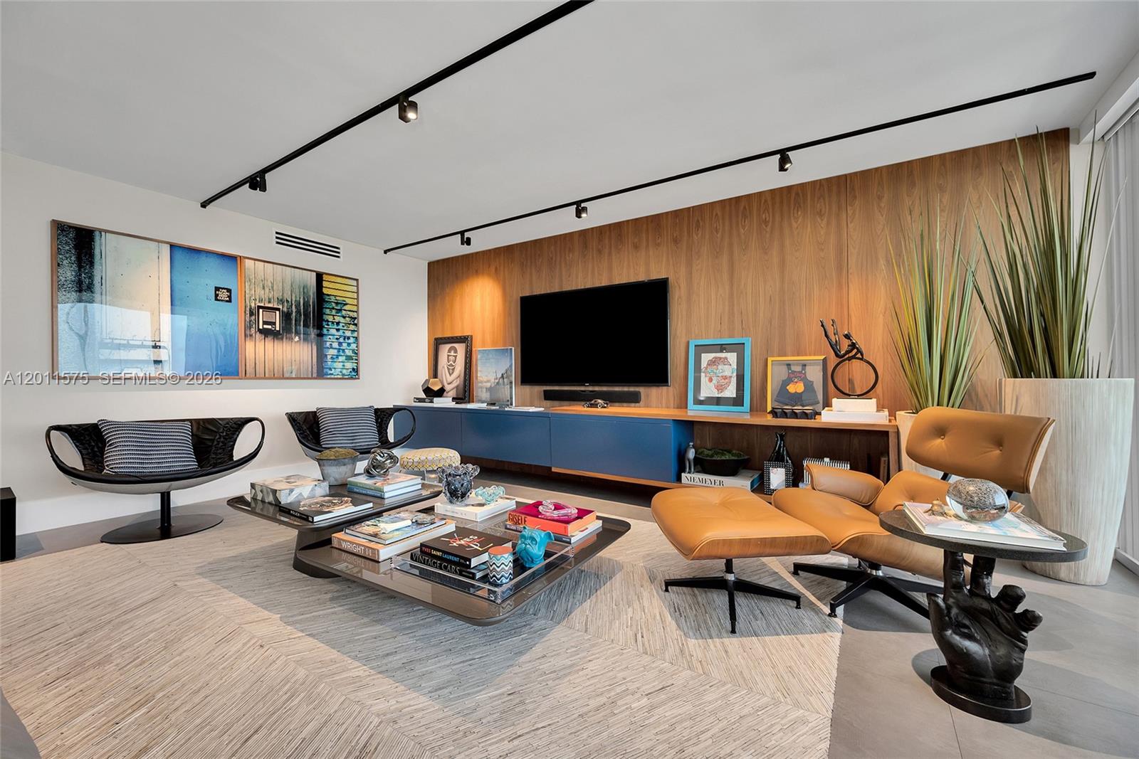 881 Ocean Dr # 7D