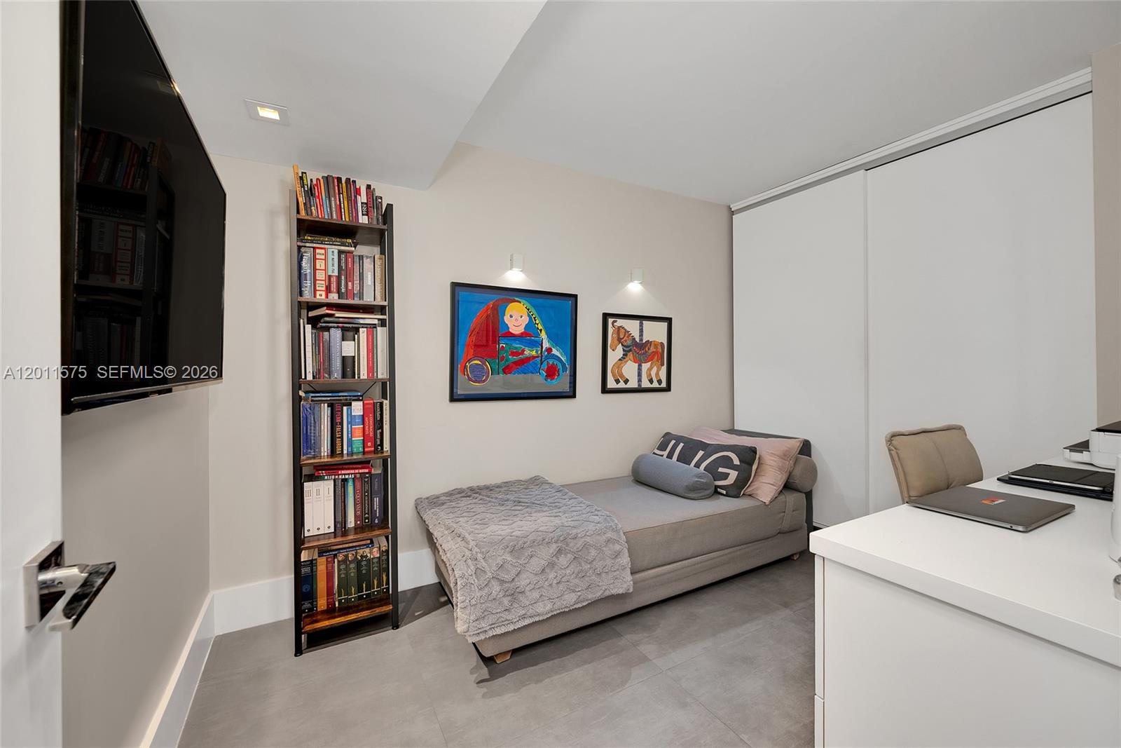 881 Ocean Dr # 7D