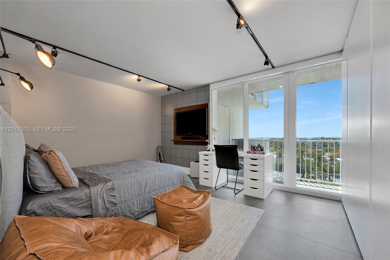 881 Ocean Dr # 7D