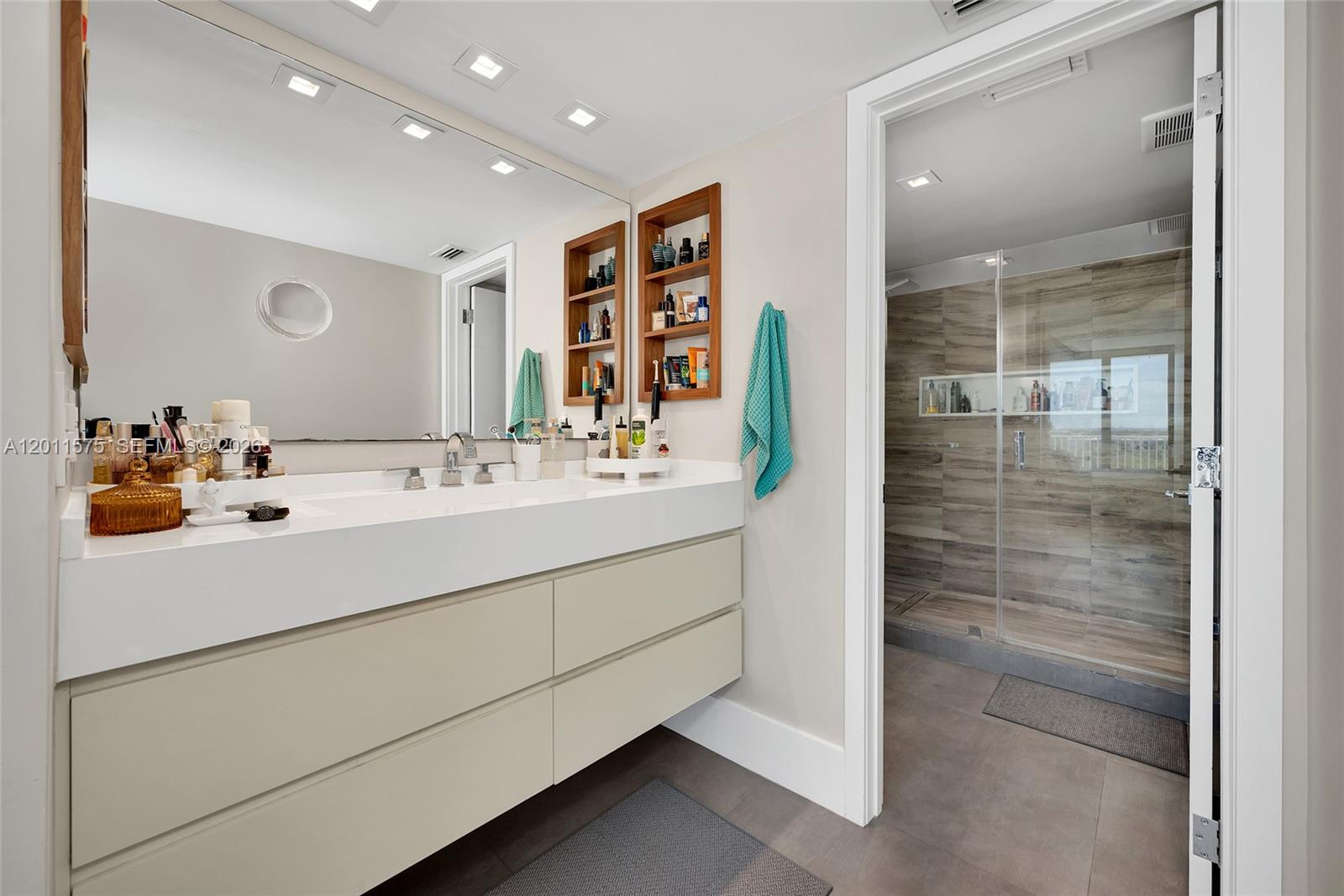 881 Ocean Dr # 7D
