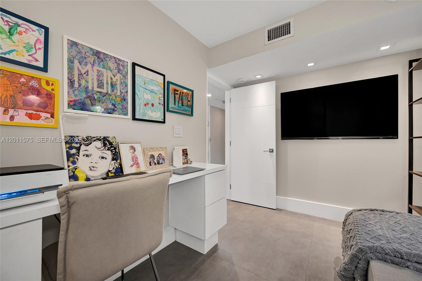 881 Ocean Dr # 7D