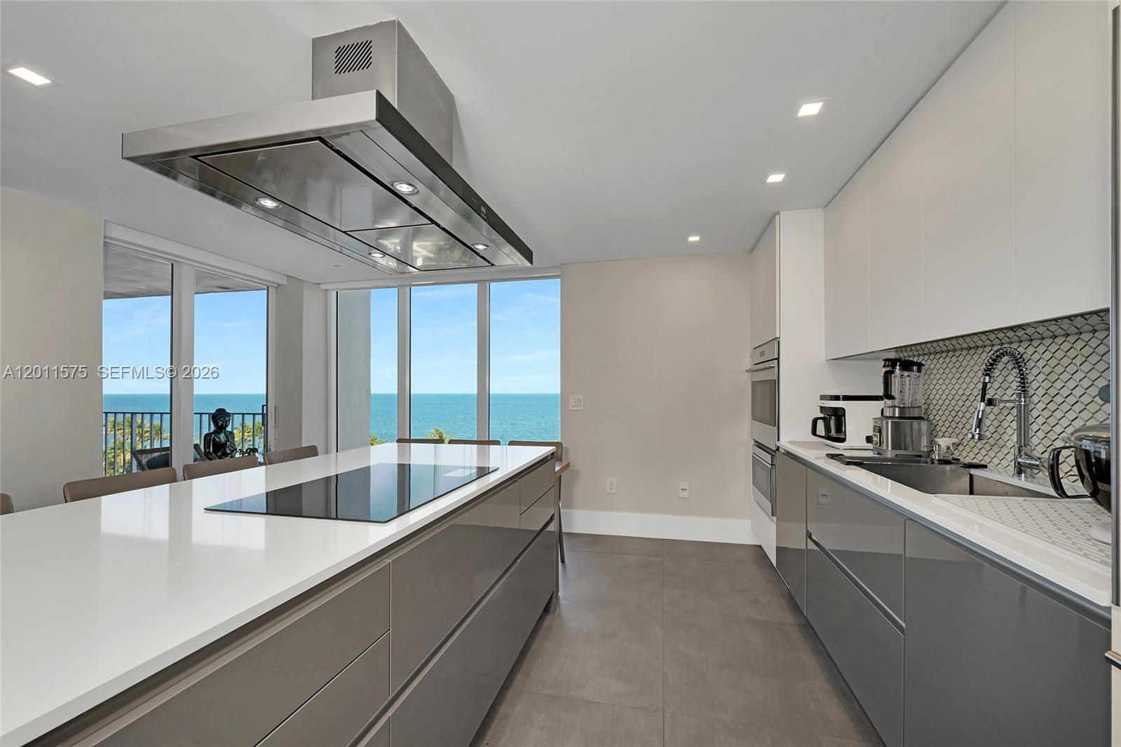 881 Ocean Dr # 7D