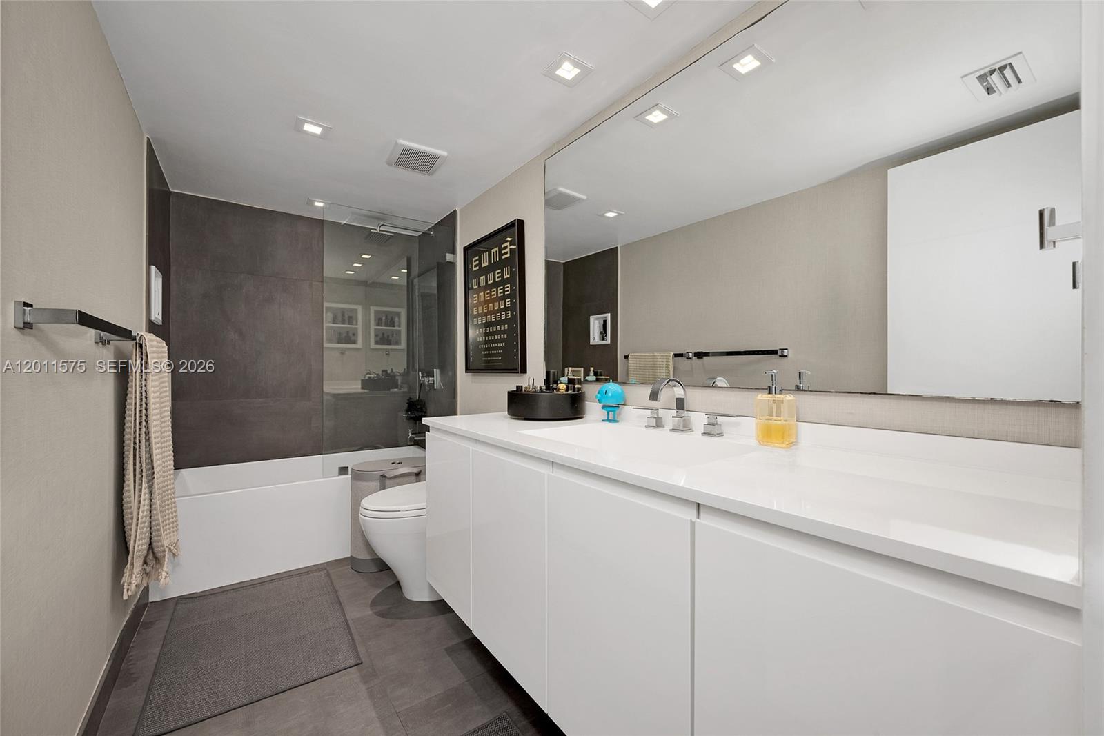 881 Ocean Dr # 7D