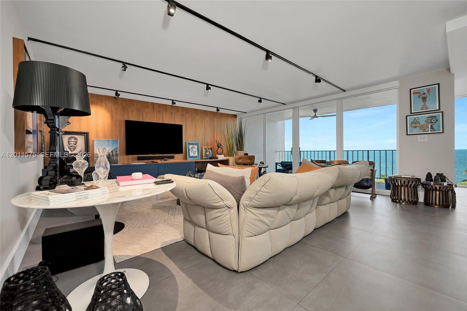 881 Ocean Dr # 7D