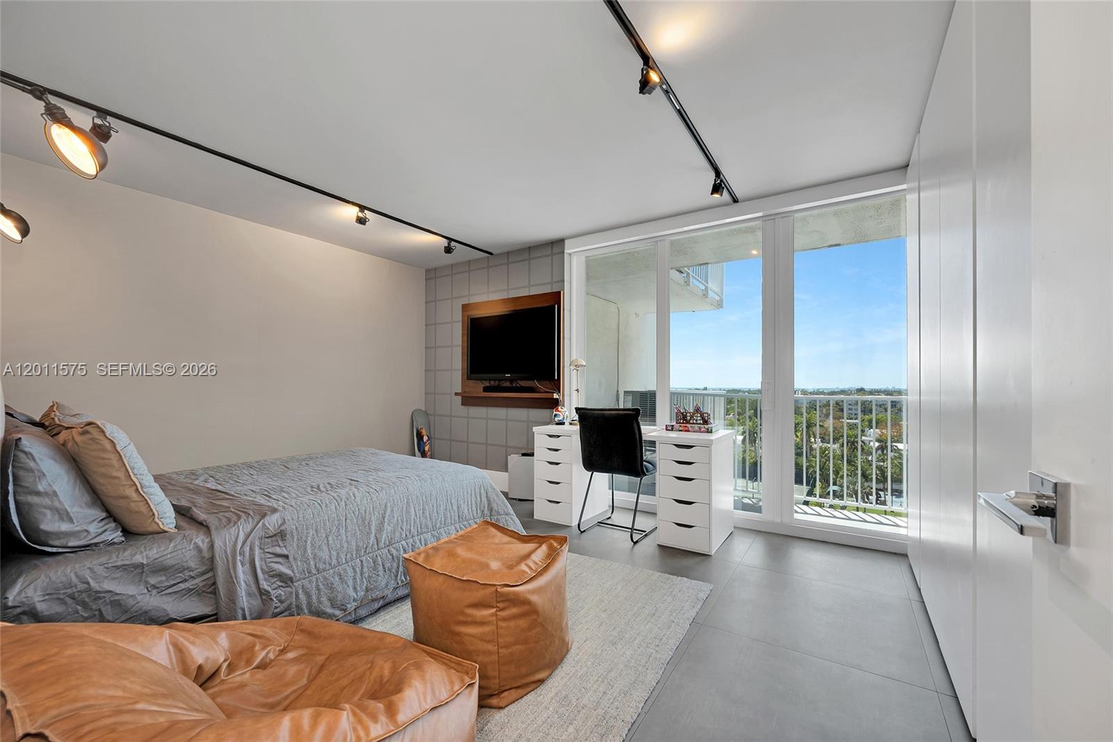 881 Ocean Dr # 7D