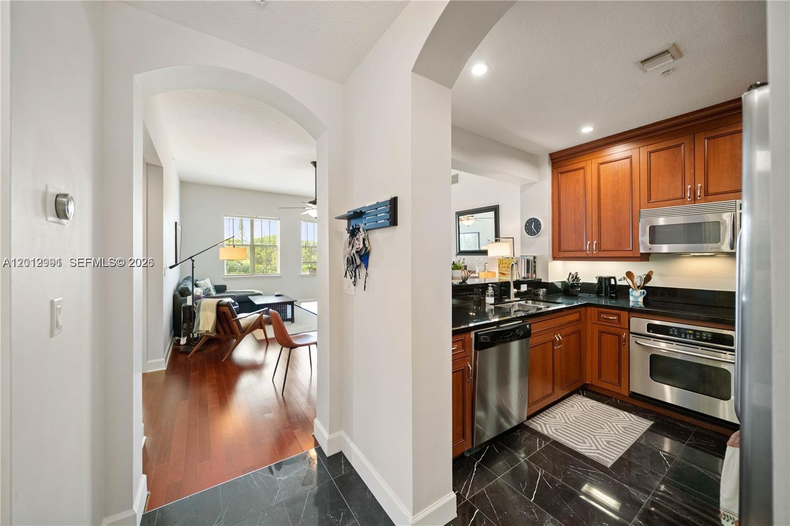 200 NE 2nd Ave # 304