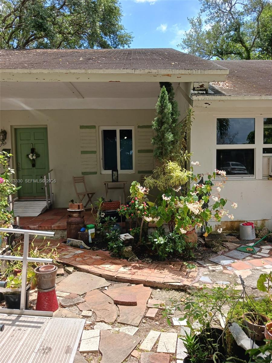 5930 SW 44th Ter