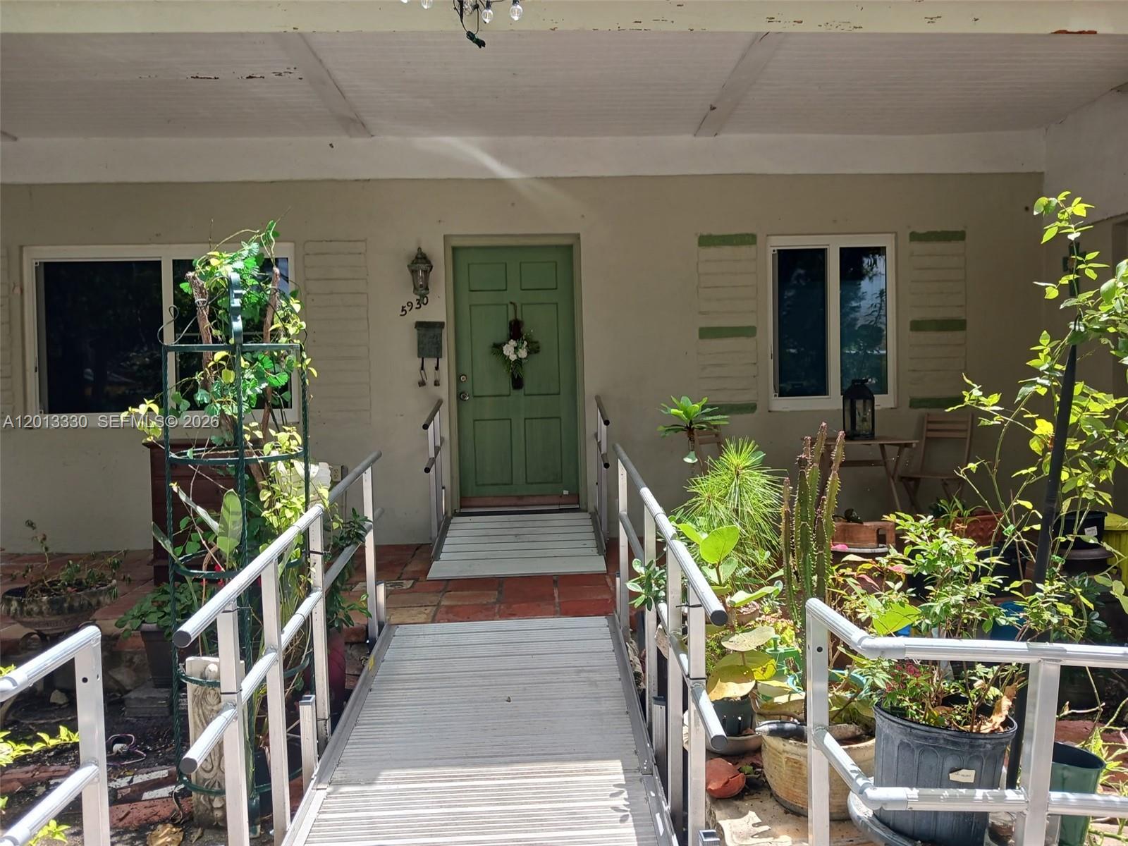 5930 SW 44th Ter