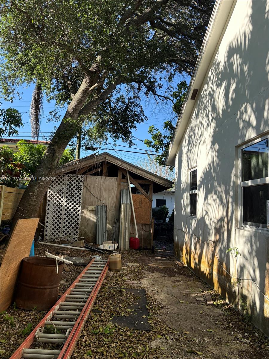 5930 SW 44th Ter
