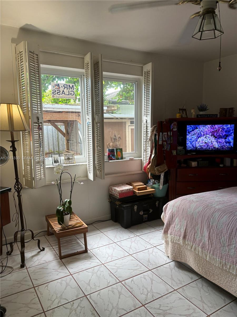 5930 SW 44th Ter
