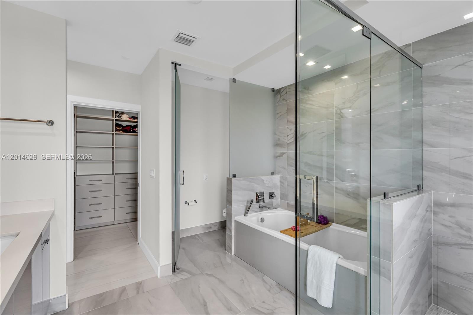 6100 N Ocean Dr # 3N