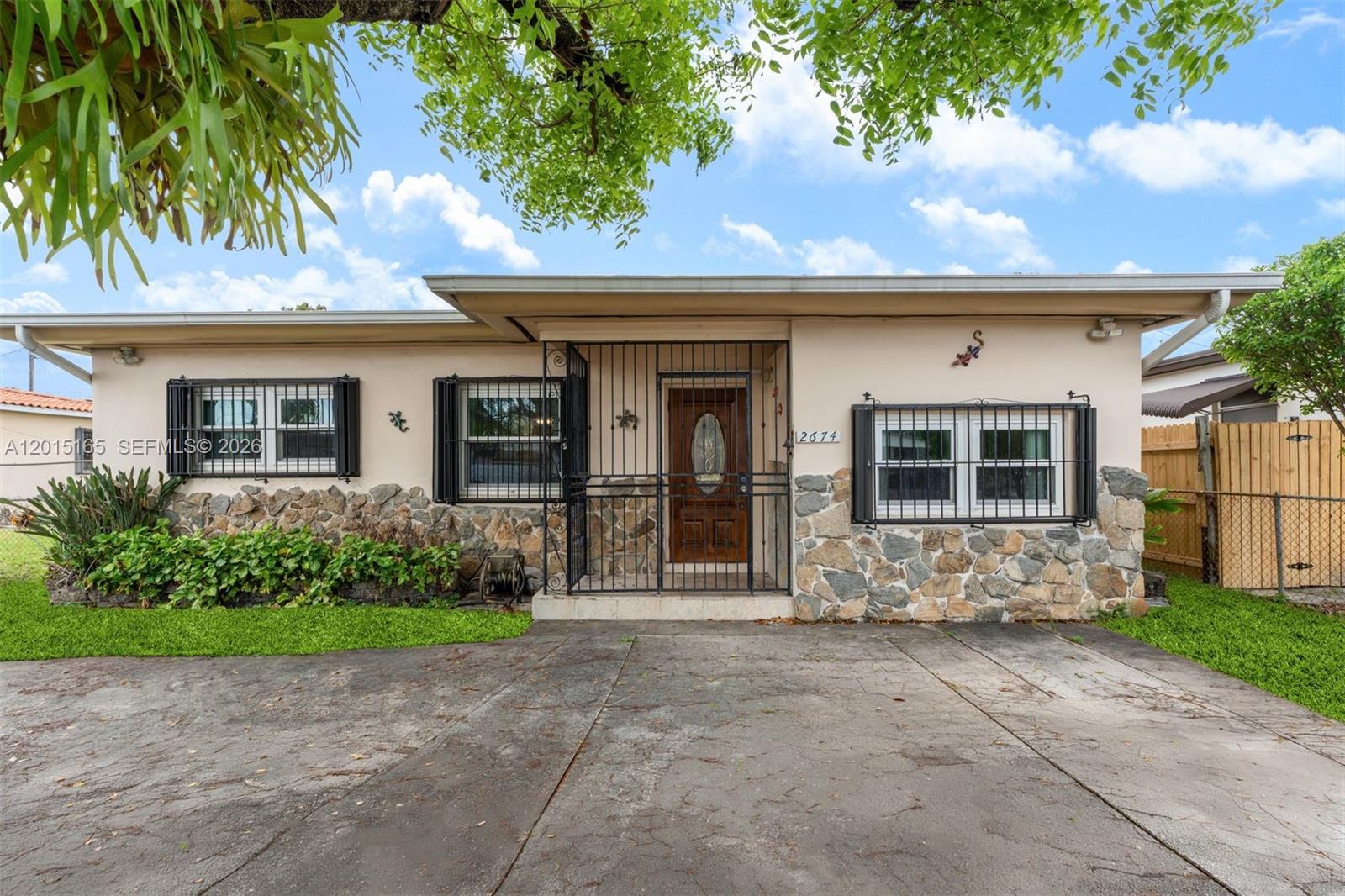 2674 W 8th Ct