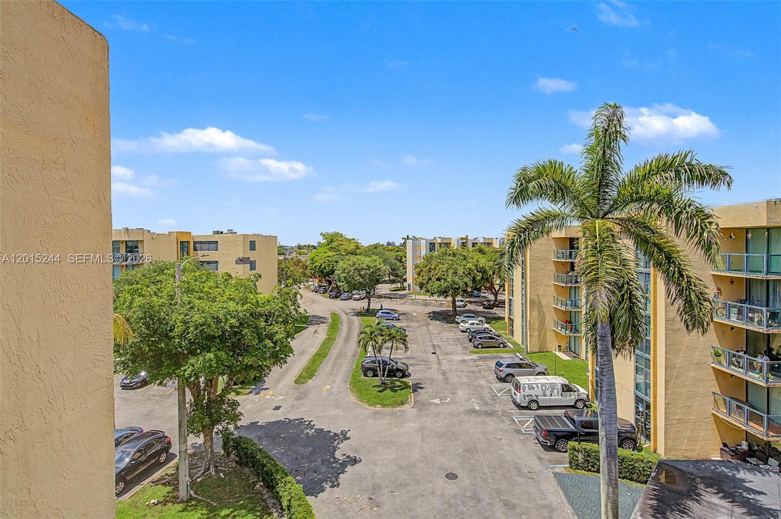 11790 SW 18th St # 3 Unit: 524-3