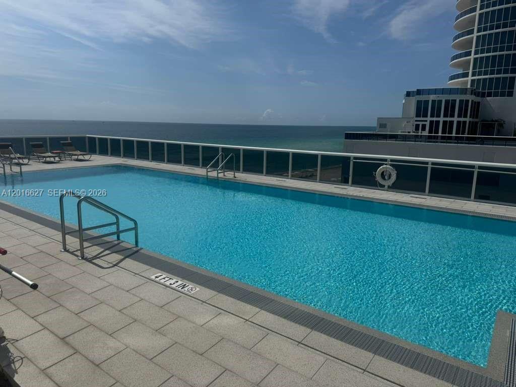16001 Collins Ave # 1002