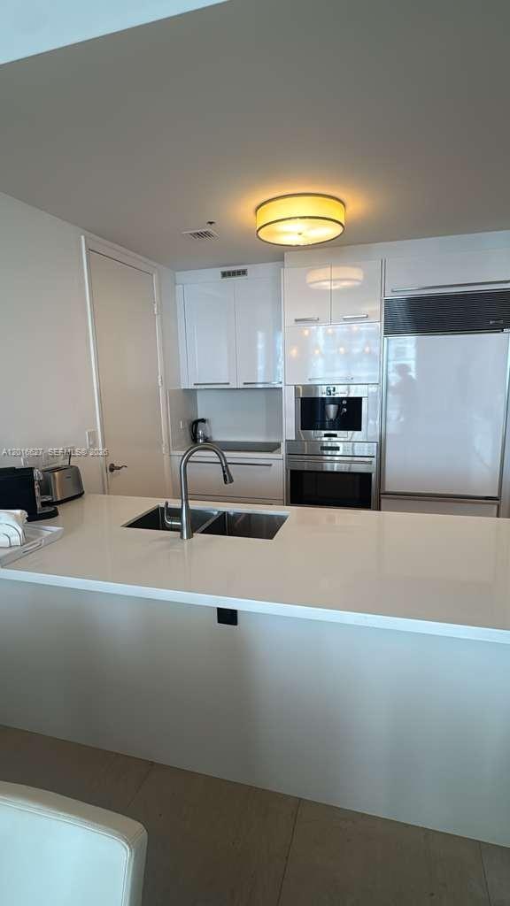 16001 Collins Ave # 1002
