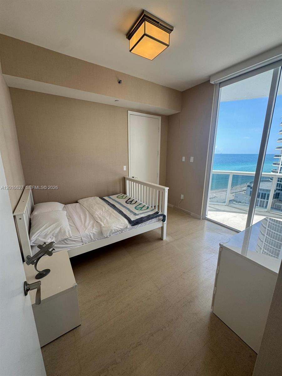 16001 Collins Ave # 1002