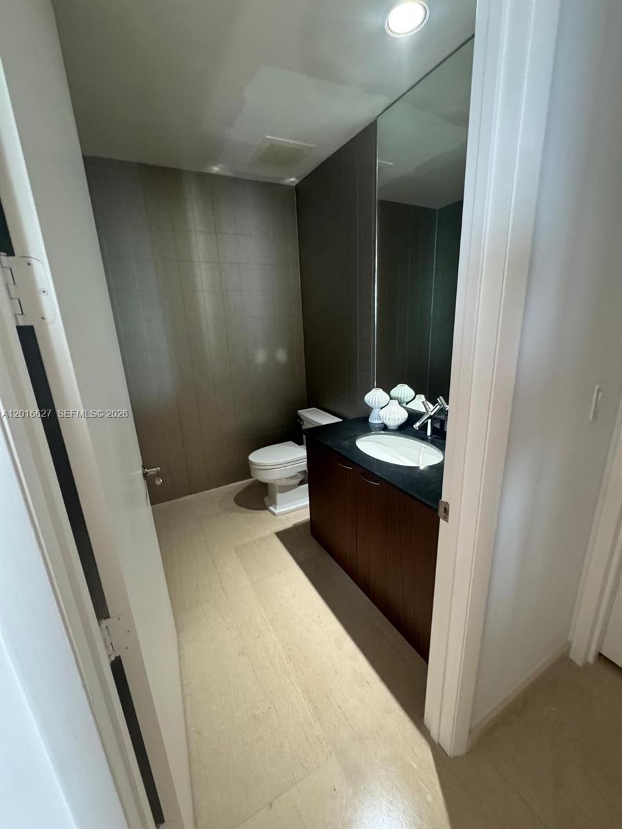 16001 Collins Ave # 1002