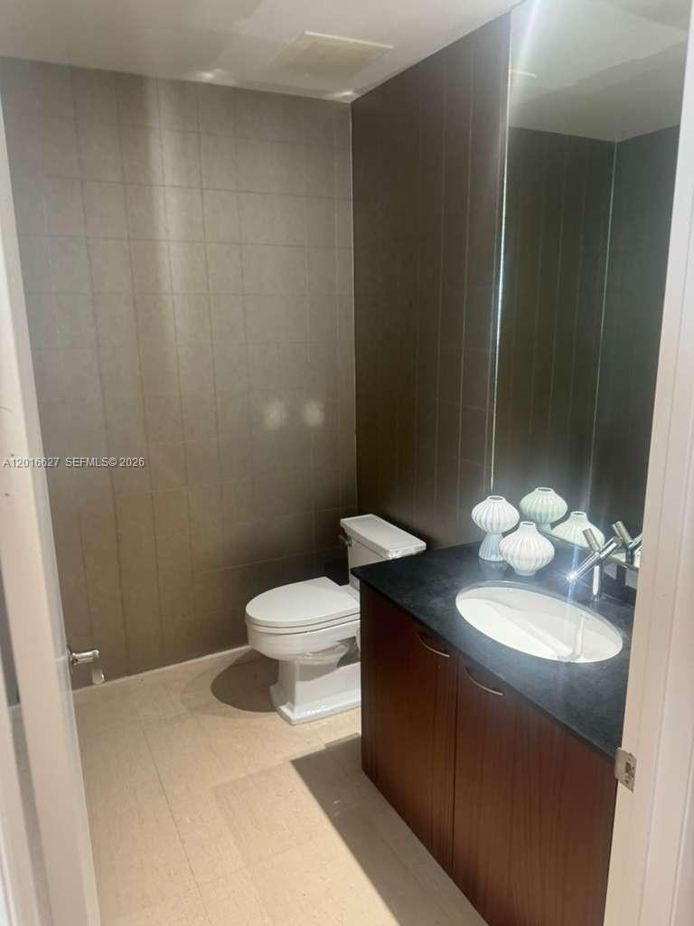 16001 Collins Ave # 1002