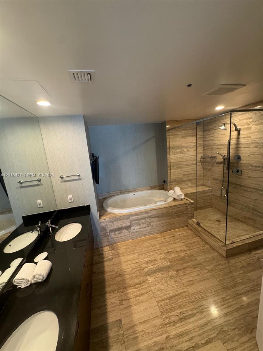 16001 Collins Ave # 1002