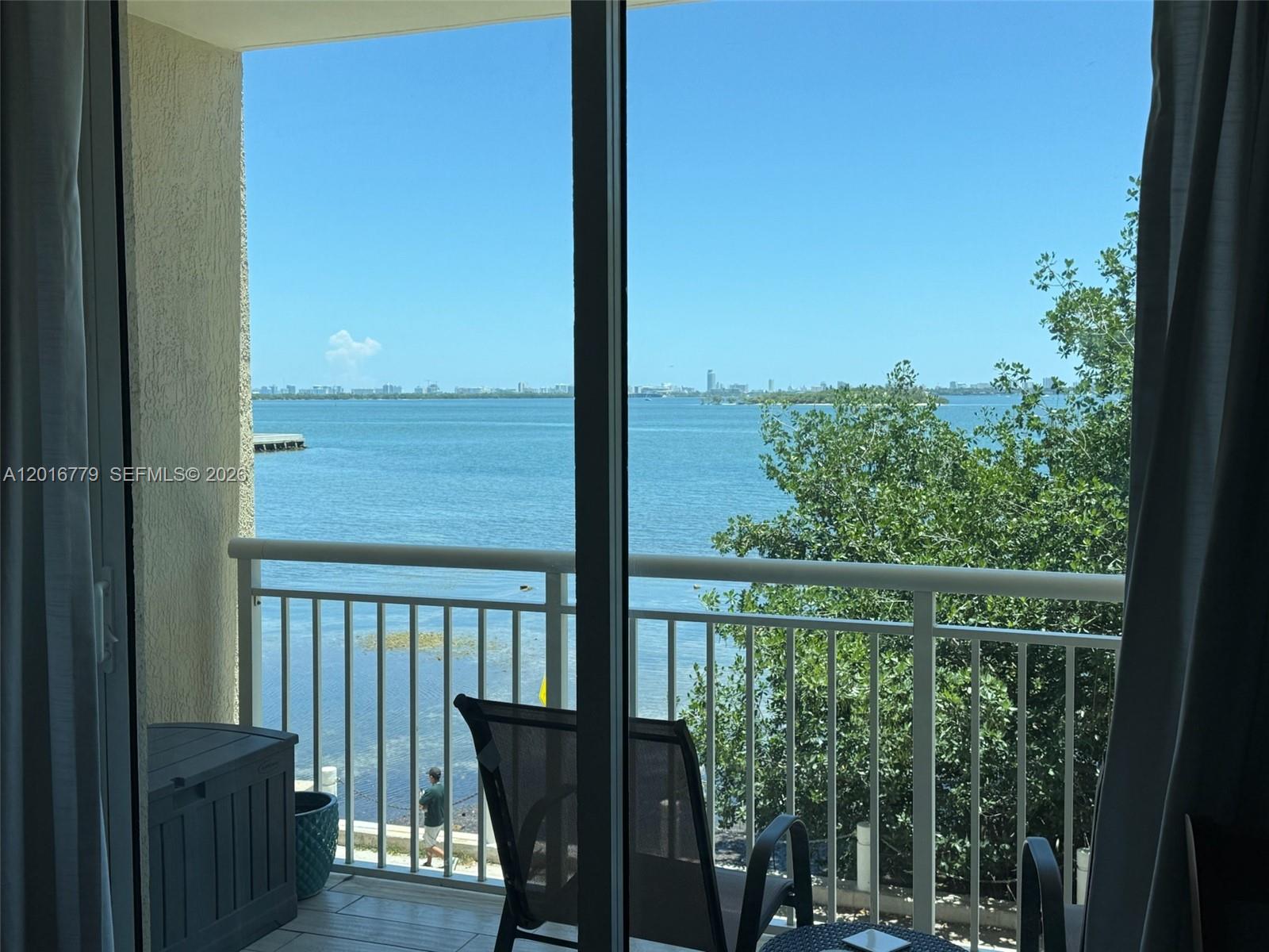 2000 N Bayshore Dr # 220