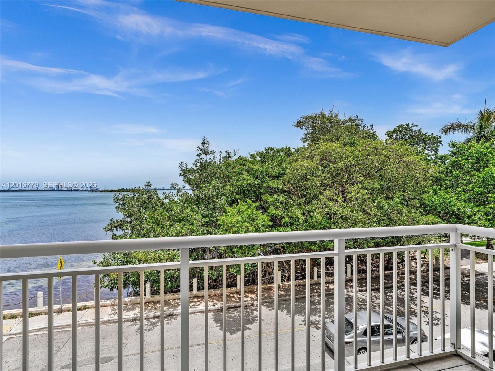 2000 N Bayshore Dr # 220