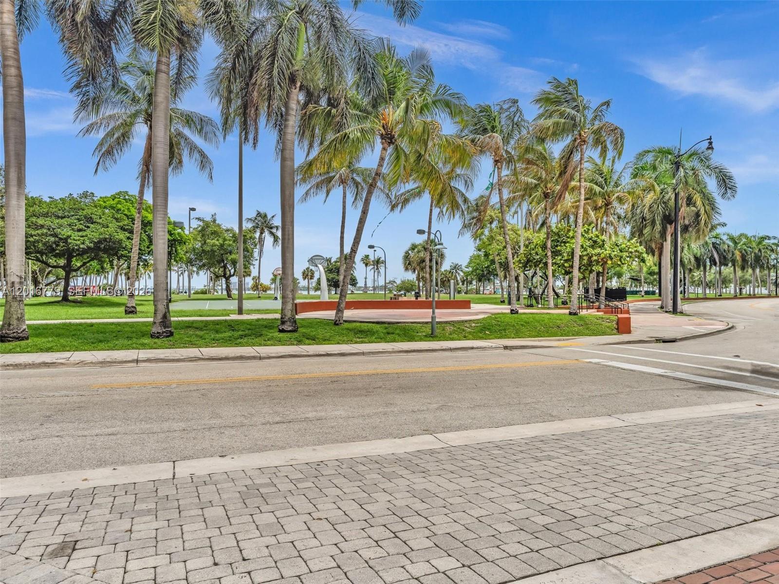 2000 N Bayshore Dr # 220