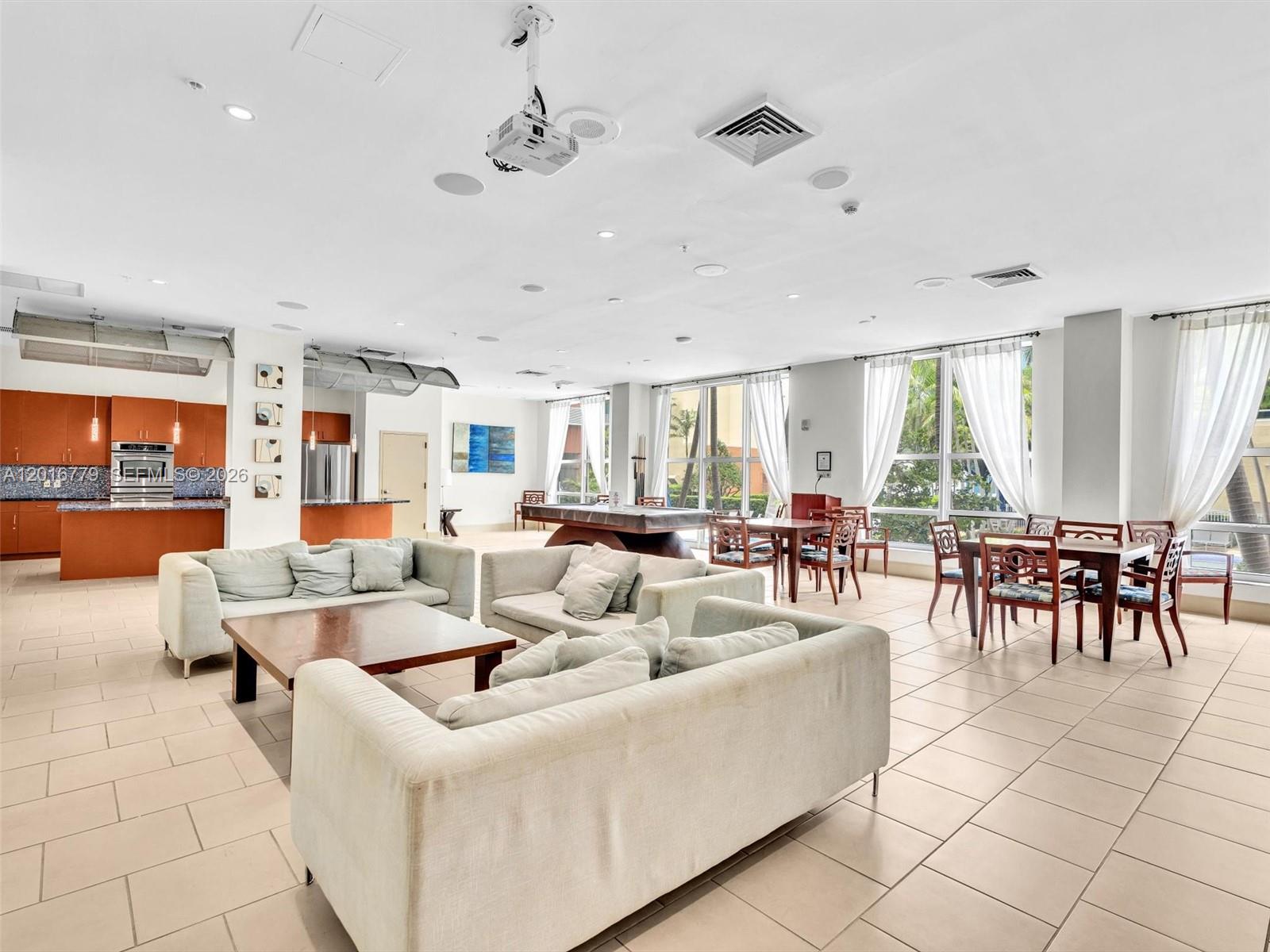 2000 N Bayshore Dr # 220