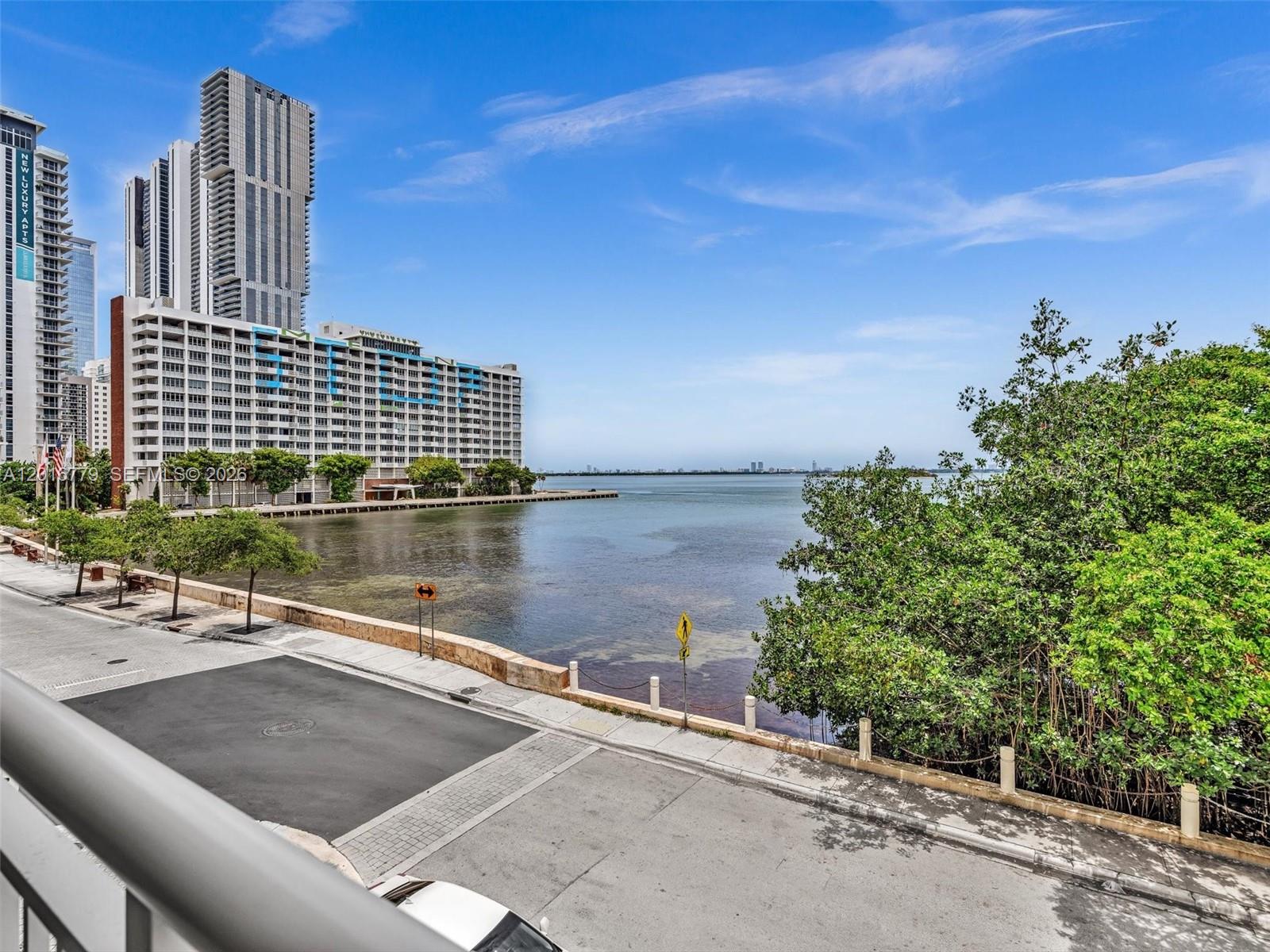 2000 N Bayshore Dr # 220