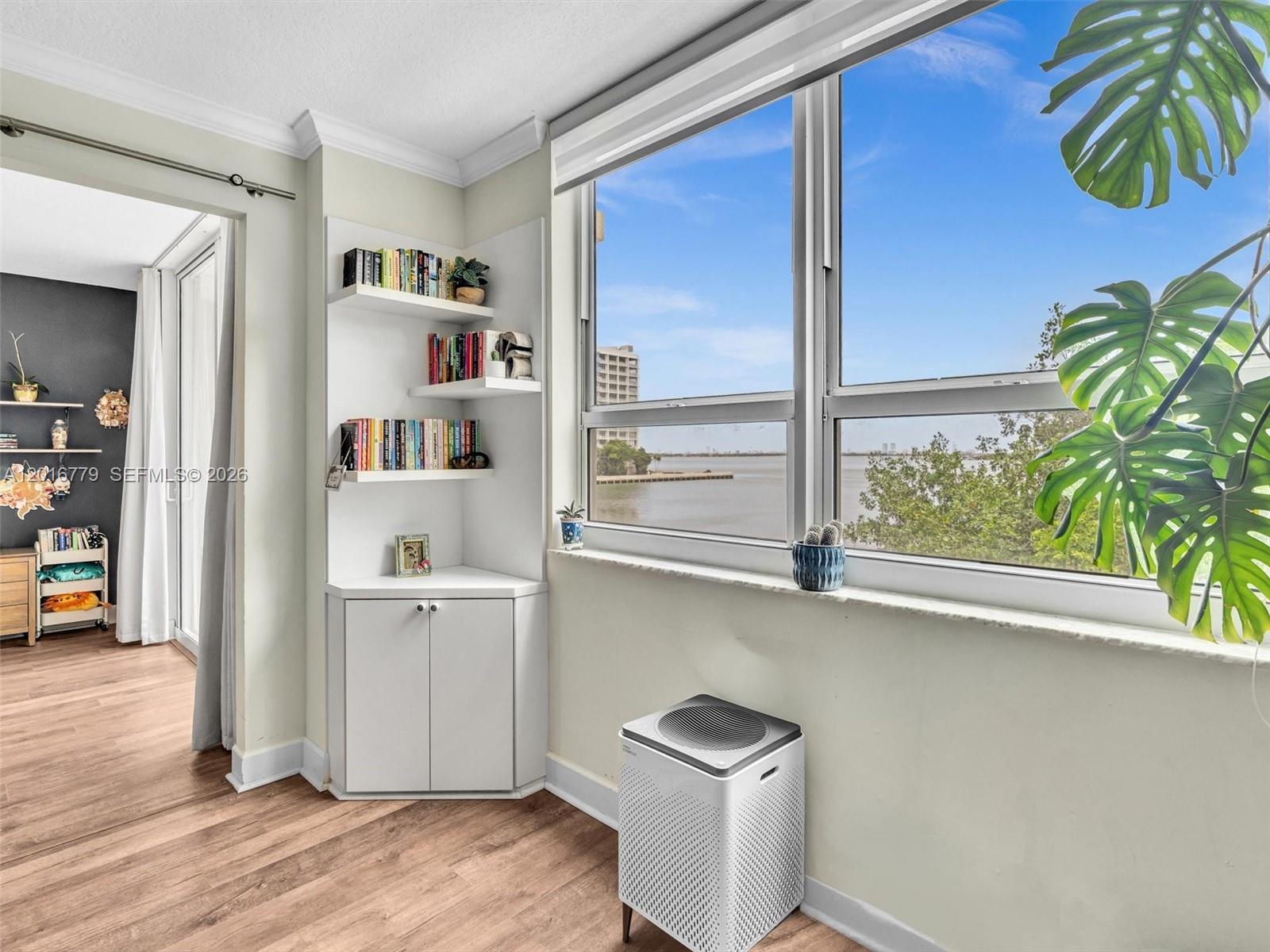 2000 N Bayshore Dr # 220