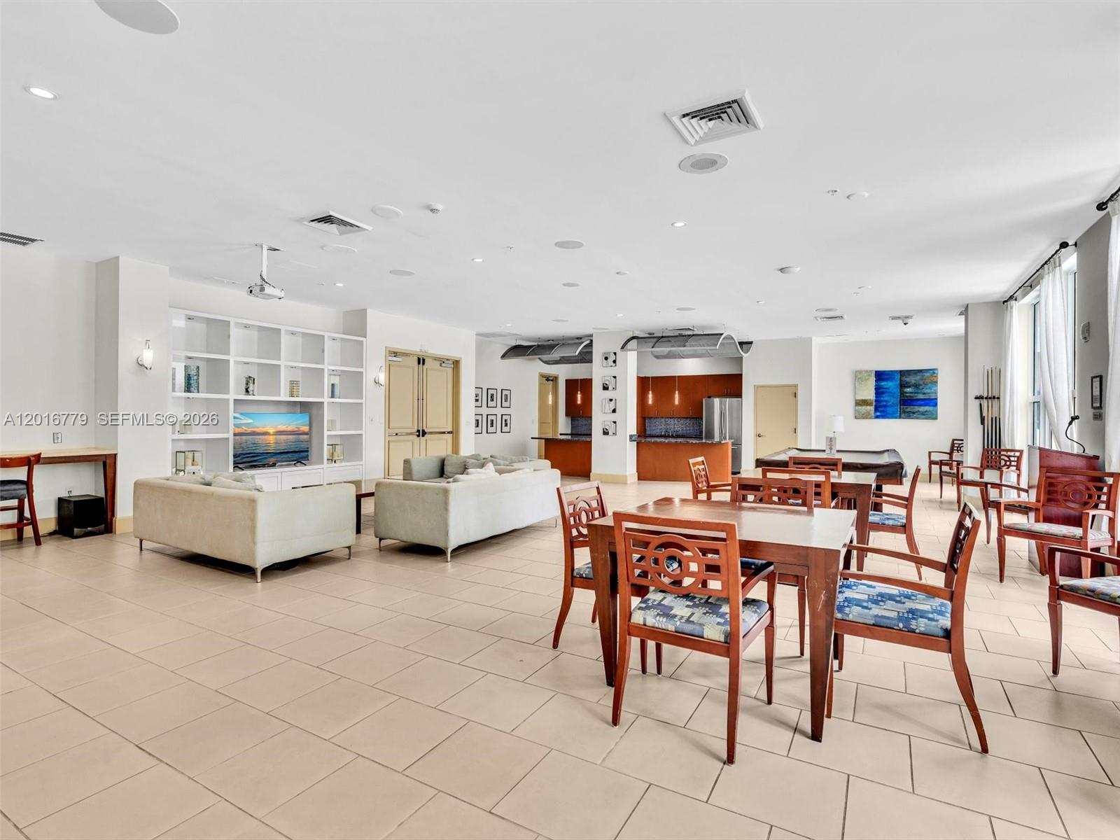 2000 N Bayshore Dr # 220